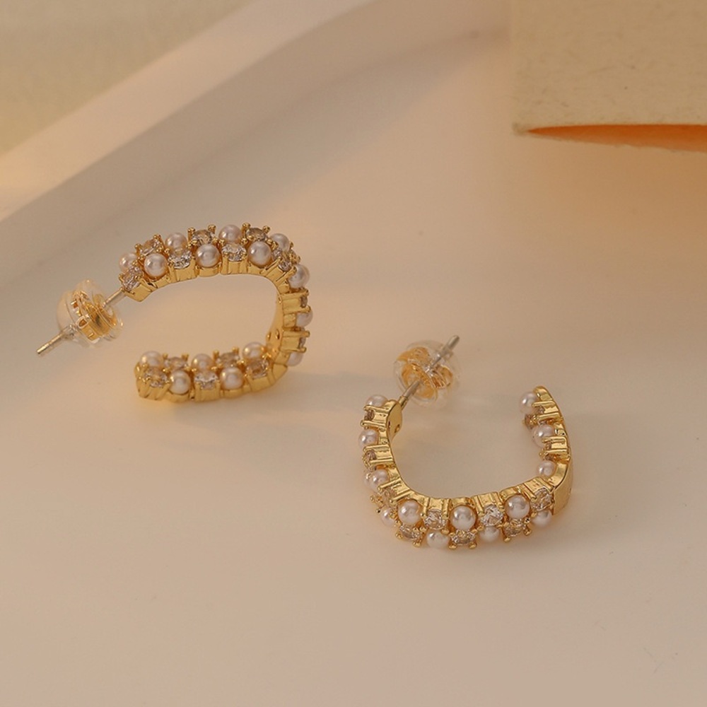 Elegant Gold and Pearl Hoop Earrings